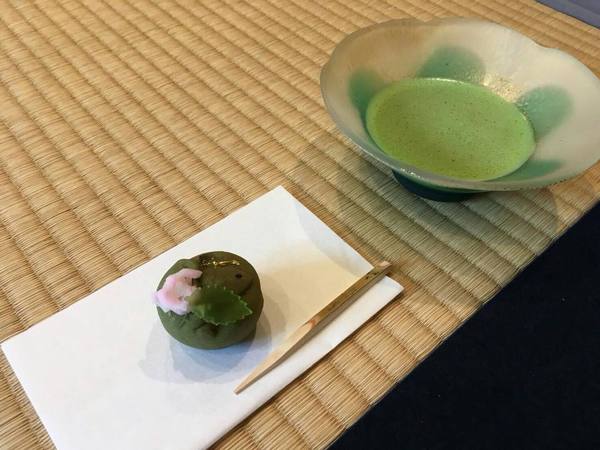 菓子と茶碗